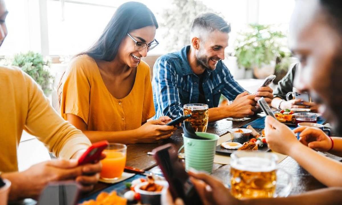 restaurant customers